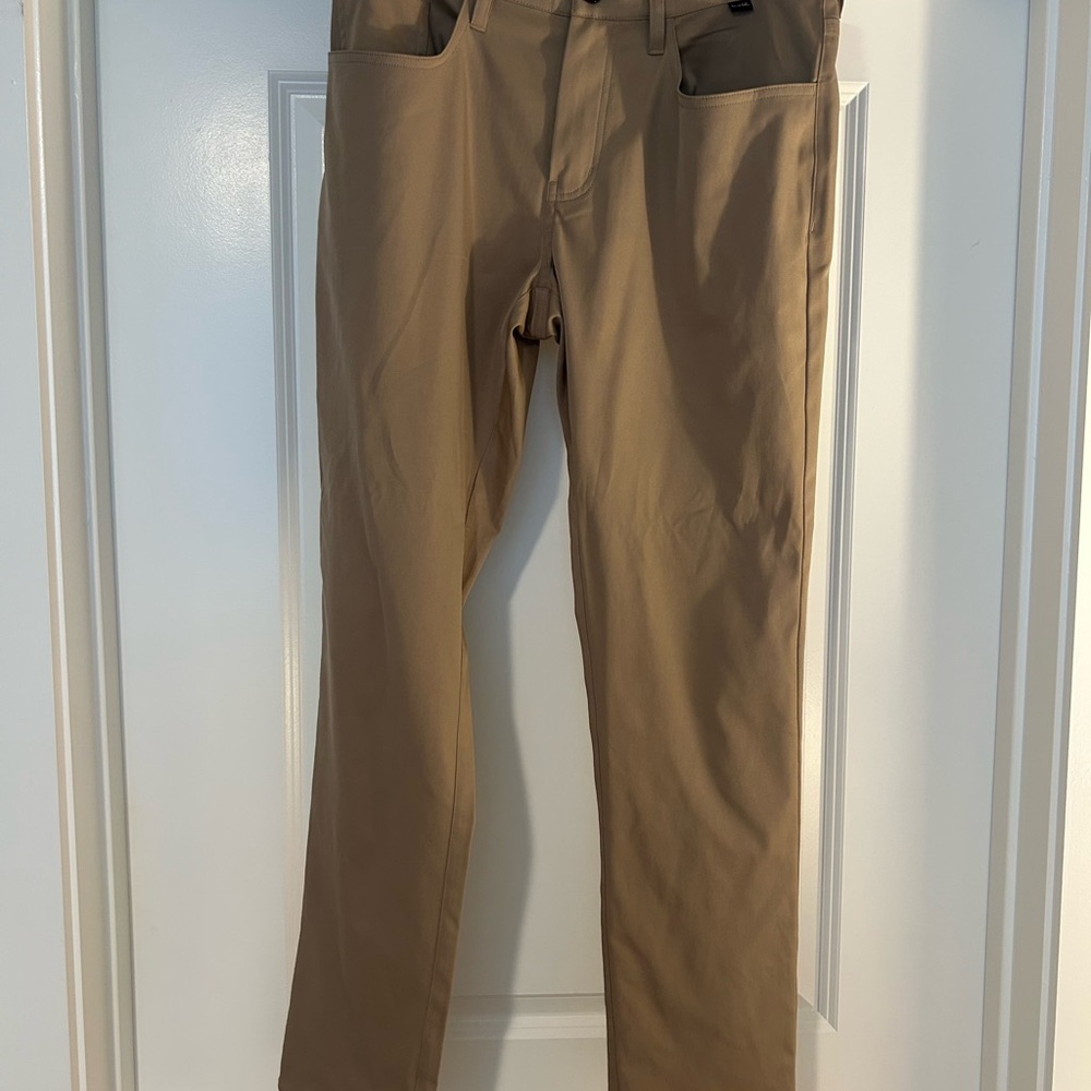 Travis Mathew Men's Khaki Chinos